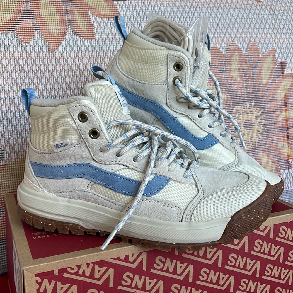 Vans Ultrarange Exo
Vintage White/Blue Stripe
VNOA5KS570U
WMNS Boots - Sneakers - Picture 6 of 16